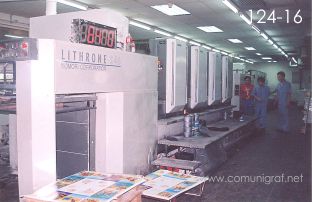 Foto 124-16 - Máquina offset LITHRONE S40 de cuatro colores en la imprenta Shanghai Zhonghua Printing Co. Ltd. en Shanghai China - 12-Junio-2006