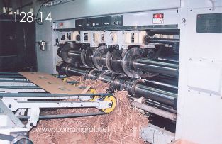 Foto 128-14 - Máquina SRPACK trabajando en impresión y suajado de cajas de cartón corrugado en la empresa Shanghai Jinan Pack Co. Ltd en Shanghai, China - 13-Junio-2006
