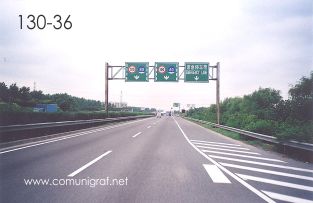 Foto 130-36 - Autopista en trayecto de Shanghai al parque industrial Zhejiang en Wenzhou para la visita a la empresa Shanghai Xinya Printing Co Ltd de Wenzhou, China - 13-Junio-2006
