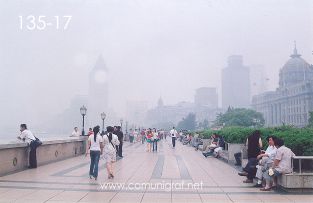 Foto 135-17 - Otra vista del malecón sobre el Río Huangpu en la zona del Bund de Shanghai China - 16-Junio-2006