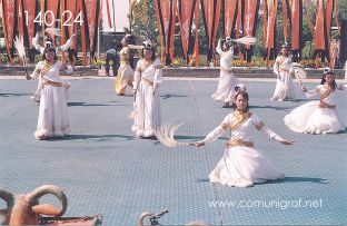 Foto 140-24 - Bailable femenil en la representación del tiempo de la dinastía Qin en uno de los lugares dentro del Mausoleo del antiguo emperador Qin Shi Huang ubicado en la ciudad de Xían en el distrito de Lintong, provincia de Shaanxi, China - 17-Junio-2006