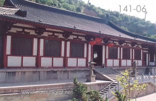 Foto 141-06 - Museo con los baños utilizados por el emperador Qin en uno de los lugares del inmenso Mausoleo (aprox 60 km2) del primer emperador de china Qin Shi Huang ubicado en la ciudad de Xían en el distrito de Lintong, provincia de Shaanxi, China - 17-Junio-2006