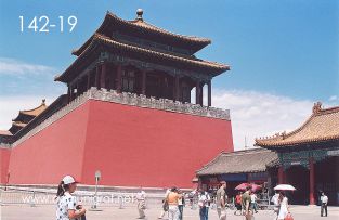 Foto 142-19 - Vista exterior de una de las instalaciones del Palacio Imperial de la ciudad prohibida en Beijing (Pekín), China - 18-Junio-2006