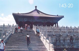 Foto 143-20 - Otra toma de las escalinatas en una de las zonas del interior del Palacio Imperial de la ciudad prohibida en Beijing (Pekín), China - 18-Junio-2006