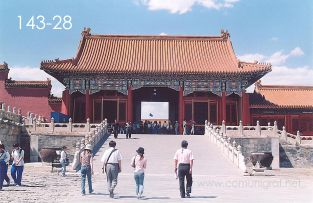 Foto 143-28 - Puente de paso en una de las zonas en mantenimiento en el interior del Palacio Imperial de la ciudad prohibida en Beijing (Pekín), China - 18-Junio-2006