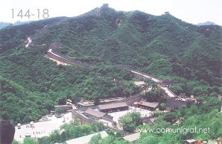 Foto 144-18 - La Gran Muralla China en la zona de Badaling a 80 km. aprox de Beijing (Pekín), China - El 26 de enero de 2007 esta muralla fue elegida como una de las siete Maravillas del Mundo Moderno - 18-Junio-2006