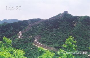 Foto 144-20 - Otra vista de la Gran Muralla China en la zona de Badaling a 80 km. aprox de Beijing (Pekín), China - 18-Junio-2006