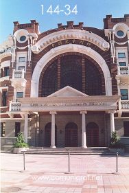 Foto 144-34 - Teatro Nacional de China (China National Children´s Theatre) sobre la avenida Dong´anmen St en Beijing (Pekín), China - 18-Junio-2006