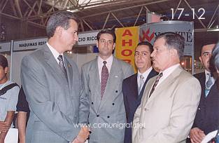 Foto 17-12 - Lic. Héctor López Santillana, Ing. Alejandro Gutiérrez de Velasco, Alejandro Aguilera Muñoz y el Dr. José Carlos Dávalos Hernández en la Expo Artes Gráficas León 2003 en el Poliforum de la ciudad de León, Gto. México.