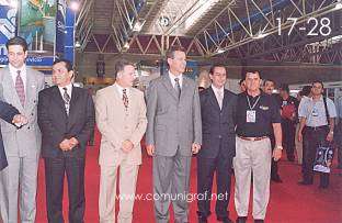 Foto 17-28 - Ing. Alejandro Gutiérrez de Velasco, Jorge del Muro Hernández, Dr. José Carlos Dávalos Hernández, Lic. Héctor López Santillana, Alejandro Aguilera Muñoz y el Ing. Javier Navarro en la inauguración de la Expo Artes Gráficas León 2003 en el Poliforum de la ciudad de León, Gto. México.