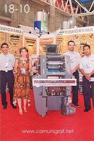 Foto 18-10 - En el stand de Equigrama: Miguel Maldonado, Irma Verónica Álvarez V., Gustavo E. Buenrostro V. y Dionisio Salas Gómez en la Expo Artes Gráficas León 2003 en el Poliforum de la ciudad de León, Gto. México.