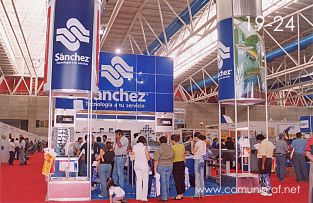 Foto 19-24 - Stand de Tintas Sánchez en la Expo Artes Gráficas León 2003 en el Poliforum de la ciudad de León, Gto. México.