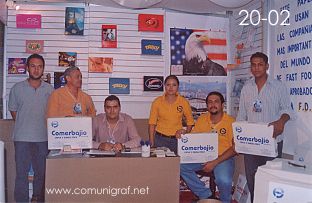 Foto 20-02 - En el stand de Comerbajío: Pablo Tobet, Everardo Torres, Mario Andrade, Lupita Alamilla, Enrique Collazo y Aarón Suárez en la Expo Artes Gráficas León 2003 en el Poliforum de la ciudad de León, Gto. México.