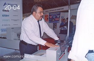 Eduardo Díaz de Japay León en la Expo Artes Gráficas León 2003 en el Poliforum de la ciudad de León, Gto. México.