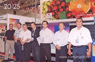 Foto 20-25 - En el stand de la empresa Tech INK: Carlos Rangel, Eduardo Galavis, Juan Silva, Rafael Canseco, Sergio López, Martín Vera y Juan Calderón en la Expo Artes Gráficas León 2003