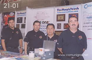 Foto 21-01 - Luis Fernando Pérez, Ricardo Reyes,  Ignacio Delgadillo y Juan Vergara en la Expo Artes Gráficas León 2003 en el Poliforum de la ciudad de León, Gto. México.