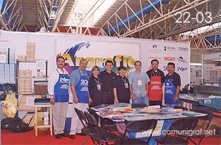 Foto 22-03 - Otra vista del Personal y stand de Argrafic en la Expo Artes Gráficas León 2003 en el Poliforum de la ciudad de León, Gto. México.