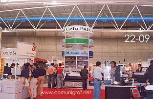 Foto 22-09 - Stands de Grupo Photech & Grafick's y Celupal en la Expo Artes Gráficas León 2003 en el Poliforum de la ciudad de León, Gto. México.