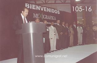 Foto 105-16 - El C.P. Homero Saldívar en su mensaje de bienvenida en la ceremonia de inauguración de la Expo Mexigrafika 2006 realizada del 25 al 27 de Mayo 2006 en el Centro de Exposiciones Cintermex de la ciudad de Monterrey, N.L. México.