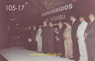 Foto 105-17 - Representantes de Instituciones Gráficas y del Gobierno de Nuevo León en la ceremonia de inauguración de la Expo Mexigrafika 2006 realizada del 25 al 27 de Mayo 2006 en el Centro de Exposiciones Cintermex de la ciudad de Monterrey, N.L. México.