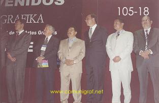 Foto 105-18 - Representantes de Instituciones Gráficas y del Gobierno de Nuevo León (el 1o de izq a der es Roberto Hiyama Matsumoto y el 3o. José Antonio Chávez) en la ceremonia de inauguración de la Expo Mexigrafika 2006 realizada del 25 al 27 de Mayo 2006 en el Centro de Exposiciones Cintermex de la ciudad de Monterrey, N.L. México.