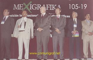 Foto 105-19 - Representantes de Instituciones Gráficas (el 2o de izq a der es el Ing. Alfredo Virgen Vallado, el 4o. Roberto Hiyama Matsumoto y el 6o. José Antonio Chávez) en la ceremonia de inauguración de la Expo Mexigrafika 2006 realizada del 25 al 27 de Mayo 2006 en el Centro de Exposiciones Cintermex de la ciudad de Monterrey, N.L. México.