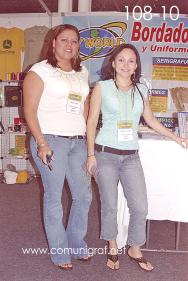 Foto 108-10 - En el stand de Bordados y Uniformes My World, Margarita Pizaña y Carolina de la Fuente en la Expo Mexigrafika 2006 realizada del 25 al 27 de Mayo 2006 en el Centro de Exposiciones Cintermex de la ciudad de Monterrey, N.L. México.