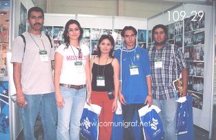 Foto 109-29 - David Alfonso Ruiz López, Brenda Cecilia Fragoso, Paola Platt, Carlos Damián Molina Contreras y Mariano Martínez en la Expo Mexigrafika 2006 realizada del 25 al 27 de Mayo 2006 en el Centro de Exposiciones Cintermex de la ciudad de Monterrey, N.L. México.